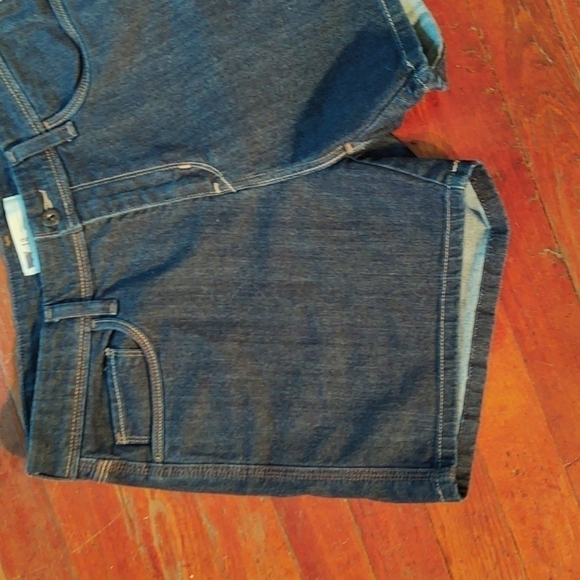 Levi's Dark Wash Jean Shorts Sz 12 - Picture 3 of 9